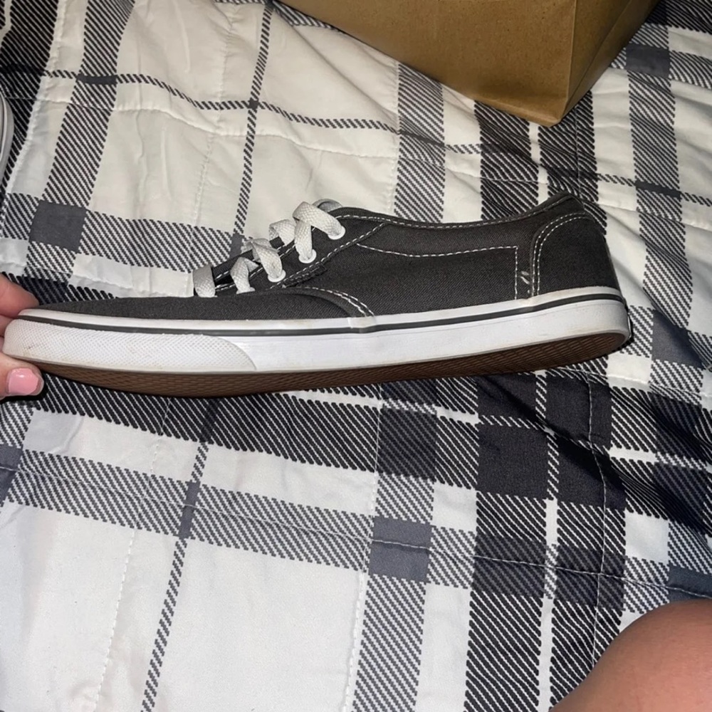 vans - Picture 2 of 4